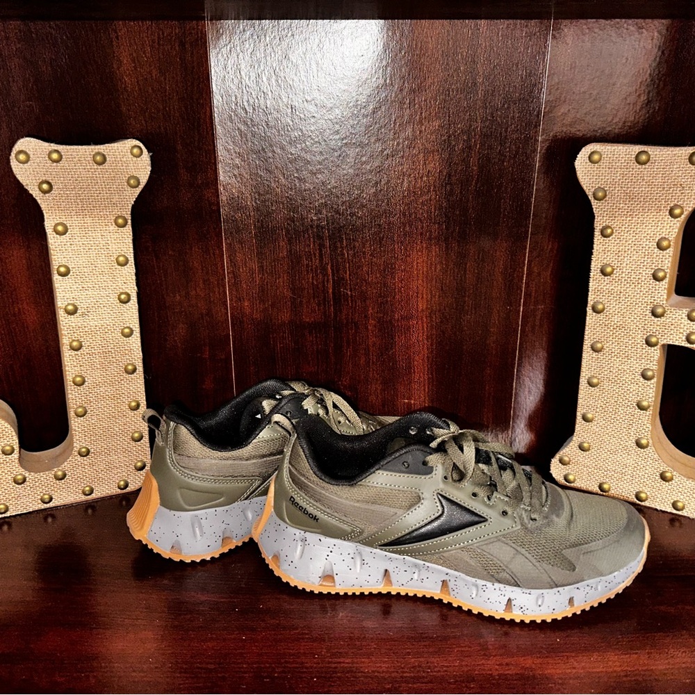 Reebok - Picture 3 of 5
